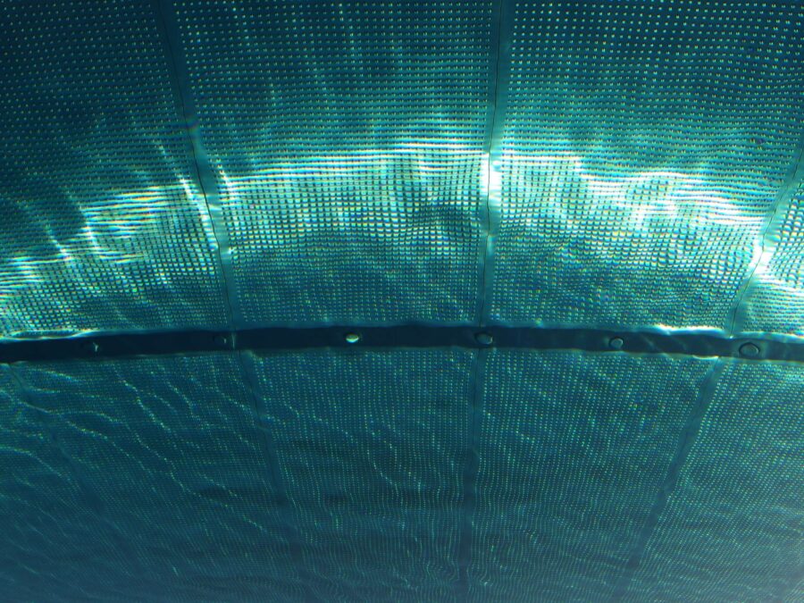 Band of light seen through mesh in water